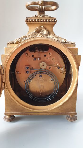 null L.LEROY "Horloger du Roi à Paris" 

Pendule d'officier en bronze doré et finement...