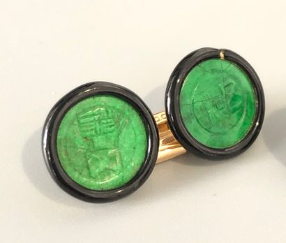 null Pair of cufflinks in 18K (750 thousandths) yellow gold, the motifs composed...