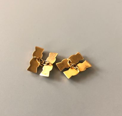 null Pair of 18K (750 thousandths) yellow gold cufflinks with "Knots" motifs. P....