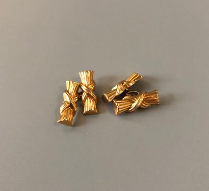 null Pair of 18K (750 thousandths) yellow gold cufflinks with "Knots" motifs. P....