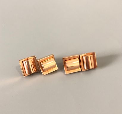 null Pair of cufflinks in 18K (750 thousandths) pink gold, the motifs with geometric...