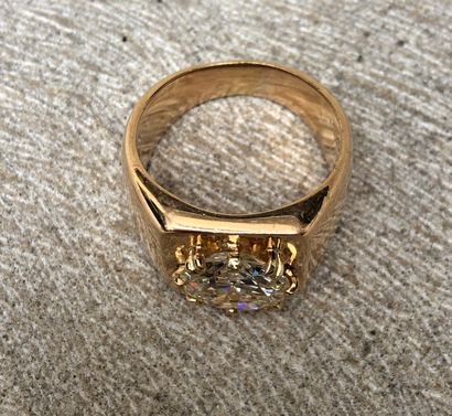 null An important signet ring in pink gold 18K (750 thousandths) decorated with an...