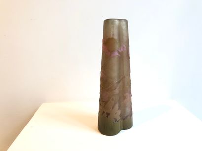 ÉTABLISSEMENTS GALLÉ Establishments GALLÉ 

Tubular vase with a flared base in acid-etched...