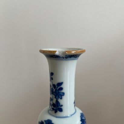 null 
CHINE, pour l'exportation, XVIIème siècle. 




Vase à large panse surmontée...