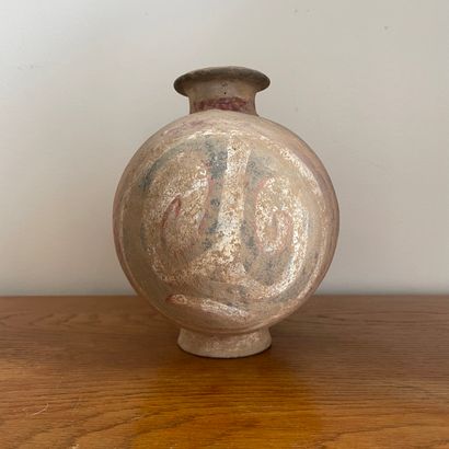 null CHINE, dynastie Han (206 avant J.C- 220 après JC). Vase cocon reposant sur un...