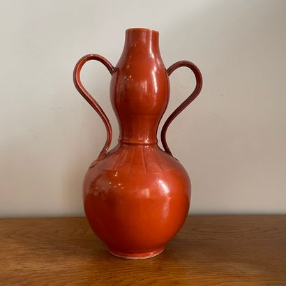 null Chine, XIXème siècle, marque apocryphe de Qian Long au revers. 

Vase double...