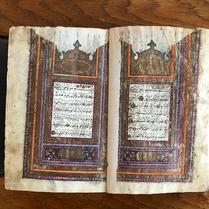 null Coran calligraphié du XIX ème siècle dans une reliure à recouvrement de l’époque...