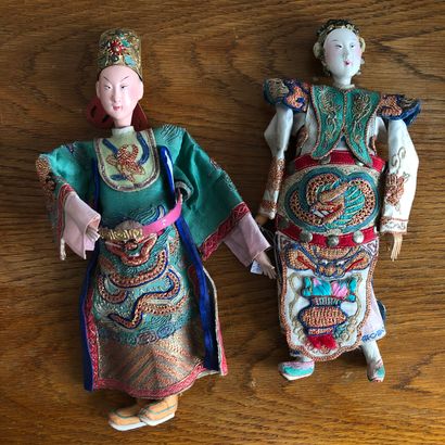 null CHINE ou INDOCHINE, circa 1900.

Deux marionettes représentant un homme et une...