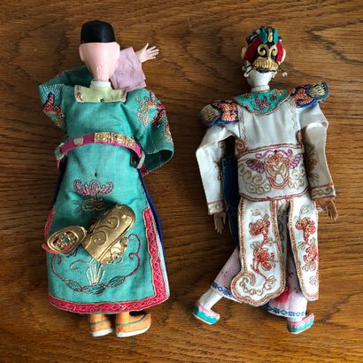 null CHINE ou INDOCHINE, circa 1900.

Deux marionettes représentant un homme et une...