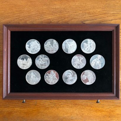 null Les Trésors de Rembrandt

Ensemble de 50 médailles argent(950) estampillées...