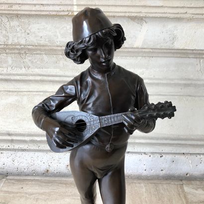 Paul DUBOIS Paul DUBOIS (1829-1905) 

The mandolin player 

Bronze proof with brown...