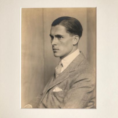 Man Ray MAN RAY (1890-1976). PORTRAIT OF HENRI CHOMETTE Paris, at the artist's home,...