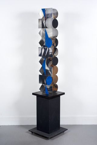 Roland CABOT (1929-2020) 
Roland CABOT (1929-2020)




Painted steel number 19. 




1986.




Sculpture...