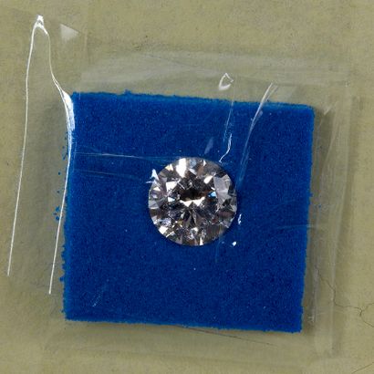 null A laboratory diamond on paper. Dimensions: 6.35 x 6.38 x 3.87 mm. Weight: 0.96...
