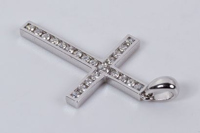 null PENDANT "Cross" in white gold 18K (750 thousandths) entirely set with twenty...