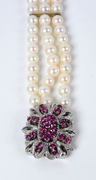 null Bracelet of three rows of white cultured pearls. It is embellished with an important...