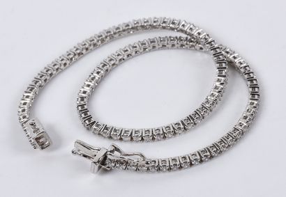 null Bracelet ligne en or gris 18K (750 millièmes) articulé entièrement serti de...