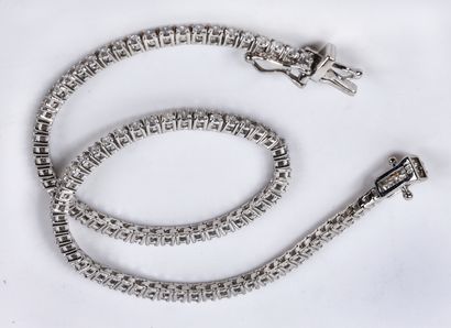 null Bracelet line in white gold 18K (750 thousandths) articulated entirely set with...