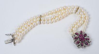 null Bracelet of three rows of white cultured pearls. It is embellished with an important...