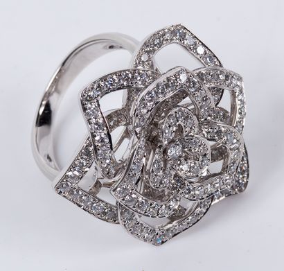 null Elegante Bague "Fleur" en or gris 18K (750 millièmes) ornée de lignes de diamants...