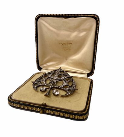 null 
Rare brooch with transformation out of yellow gold 18K (750 thousandths) doubled...