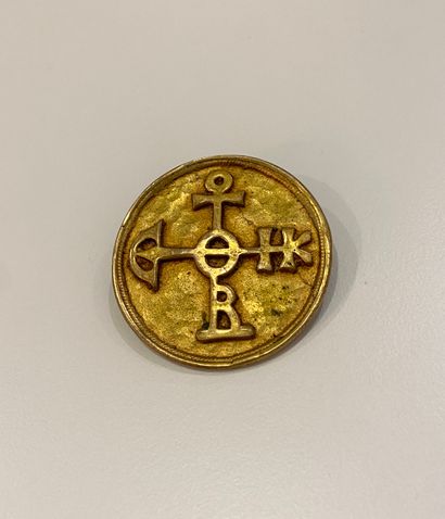 null Line VAUTRIN (1913-1997)

Broche "CHRISME" de forme ronde en bronze doré et...