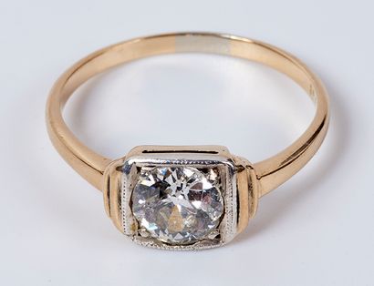 Solitaire ring in yellow gold and white gold...