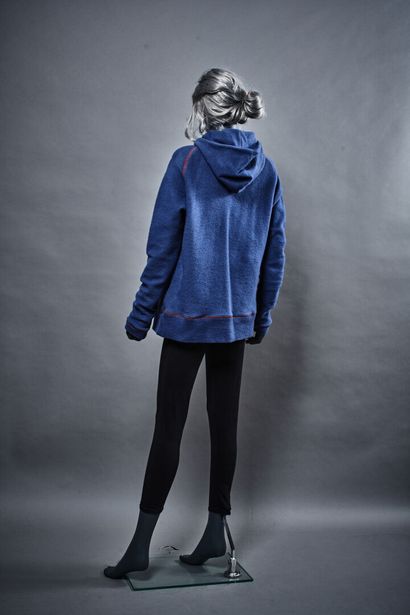 3 SUISSES X XULY BËT SWEAT-SHIRT hoodie

Polaire bleue avec surjet orange

T. 38/40

Iconographie...