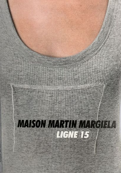 3 SUISSES X MAISON MARTIN MARGIELA ROBE

Jersey de coton blanc

T. 38/40

Mini salissure

Iconographie...