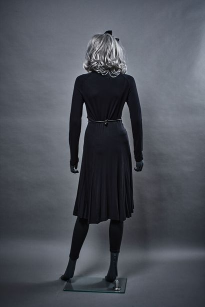 3 SUISSES X MARCEL MARONGIU ROBE

Jersey viscose noir

T. 38

Mini coutures décousues

Iconographie...
