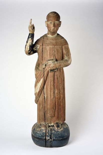 null JAPON. Sculpture de moine jésuite représenté debout sur une base ovoïde. Bois...