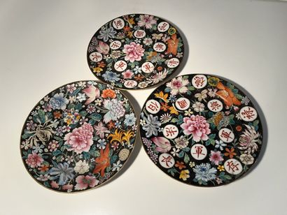 null CHINE, époque Minguo (1912-1949). Deux assiettes marquées "Fan YongSheng" au...