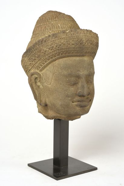 null CAMBODGE, art khmer du Ba Phuon, XIème siècle. Tête de divinité masculine coiffée...