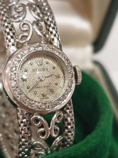 ROLEX "Précision" vers 1960. 

Élégante "Dress Watch" de dame en or blanc 18K et...