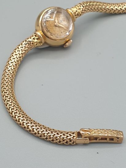 null OMEGA vers 1960

Petite montre de dame en or jaune 18k, boitieer rond, couronne...