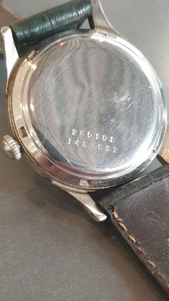 UNIVERSAL GENEVE "Monodate" ref.200101, vers 1955.

Montre bracelet en acier, boitier...