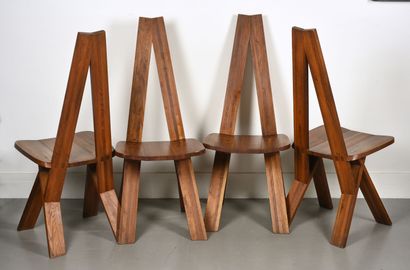 Pierre CHAPO (1927-1986) Suite de 4 chaises modèle S45A dites "Chlacc" en orme massif....