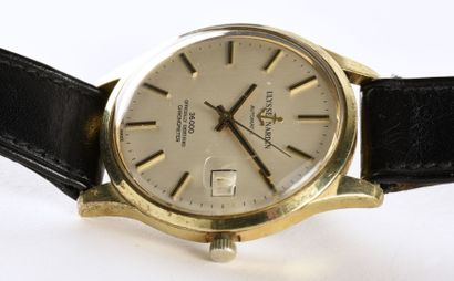 ULYSSE NARDIN "36000" vers 1965. Montre bracelet en métal plaqué, élégant boitier...