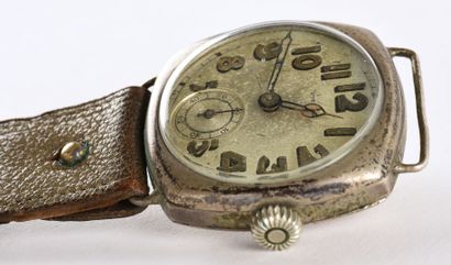 ETERNA Schild Bros &Co vers 1915. Montre bracelet de type militaire en argent 900'...