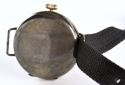 LANCO vers 1915 Montre bracelet de type militaire, boitier rond en argent 900°, large...