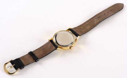 MOVADO "Kingmatic" vers 1960. Montre bracelet en métal plaqué, boitier rond à anses...
