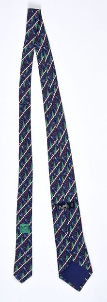 HERMES Suite de six cravates en twill de soie. 

Petites taches à deux.