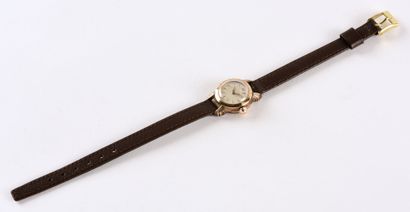 MOVADO de dame vers 1960 Élégante petite montre bracelet de dame en métal plaqué...