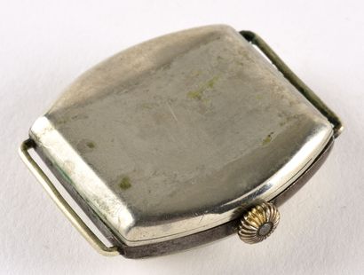 ANONYME VERS 1920 Montre bracelet de type militaire en nickel, boitier coussin à...