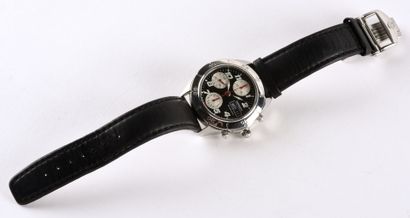 MOVADO "Kingmatic" ref.84.G5.896 vers 1995. Chronographe en acier, boitier tonneau...