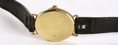 G.FERRERO vers 1920 Élégante montre de dame en or jaune 14k, boitier ovale de type...