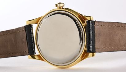 MOVADO "Kingmatic" vers 1960. Montre bracelet en métal plaqué, boitier rond à anses...