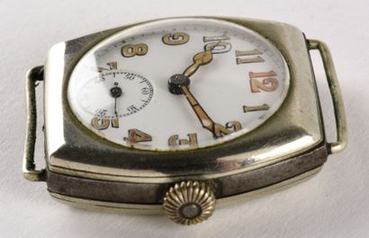 ANONYME VERS 1920 Montre bracelet de type militaire en nickel, boitier coussin à...