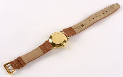 MOVADO "Extra Plate" réf. 8660, vers 1950. Montre bracelet " Extra Plat" en or jaune...