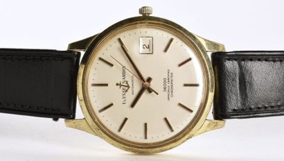 ULYSSE NARDIN "36000" vers 1965. Montre bracelet en métal plaqué, élégant boitier...